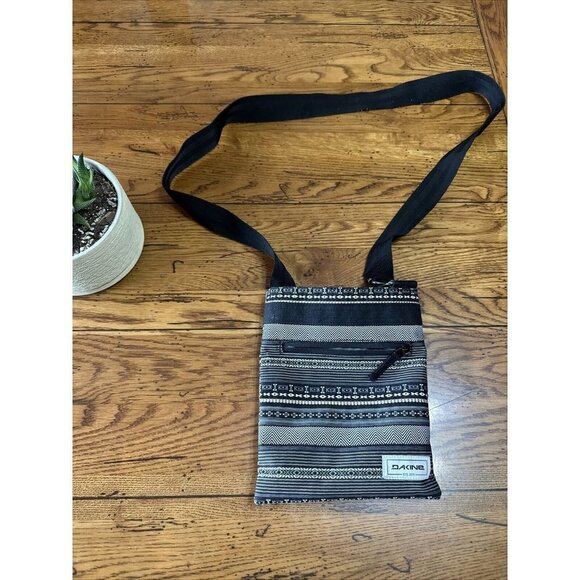 DAKINE GRAY/BLACK CROSSBODY PURSE/BAG-GREAT CONDITION! - Picture 1 of 6